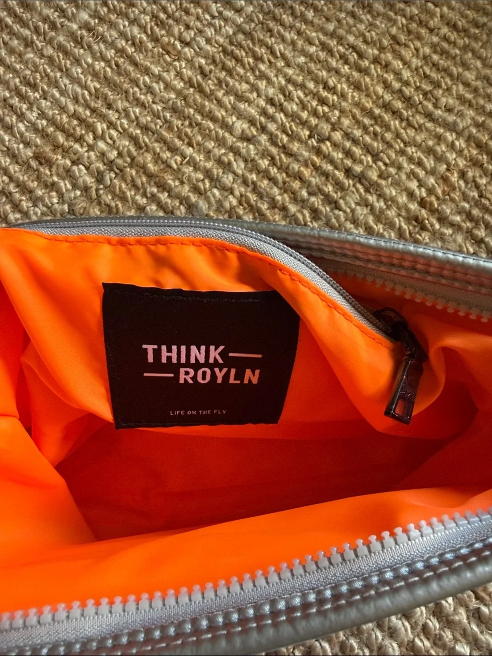 ⚜️ THINK ROLYN CROSSBODY BUM BAG W/ EXTRA POUCH METALLIC SILVER/ORANGE LINING ⚜️